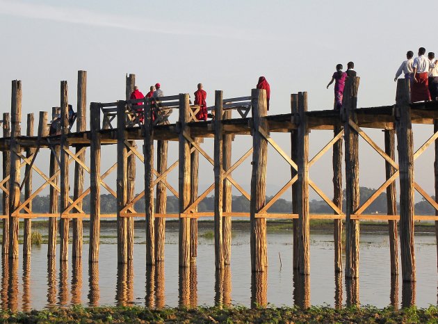 Een brug te ver?