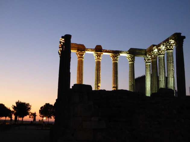 Gezellige kleine straatjes en een Romeinse tempel