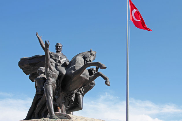Standbeeld Atatürk