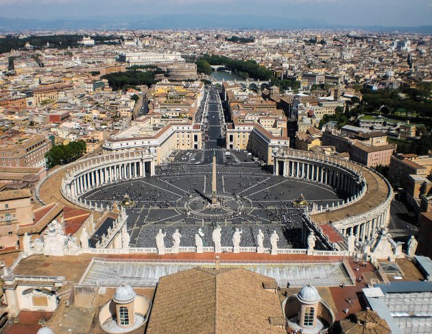 Zicht op het St. Pietersplein. Vaticaanstad