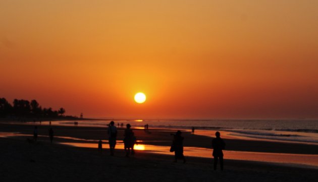 Silhouetten op het strand