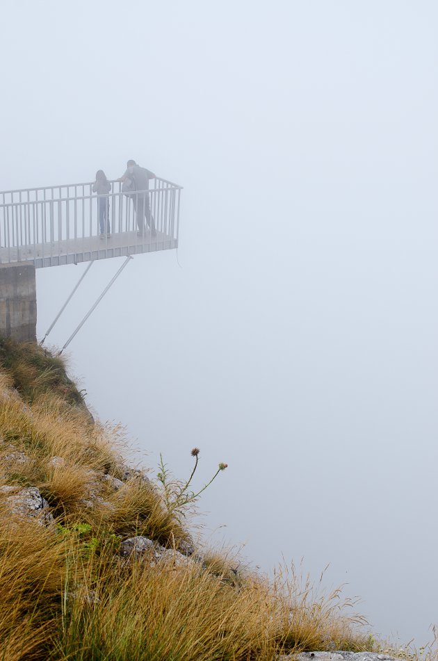 uitzichtpunt in de mist