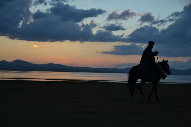 Zonsondergang Issyk-kul