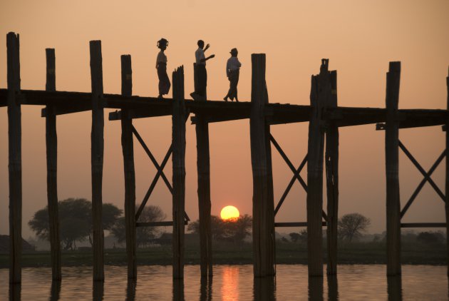 Zonsondergang U Bein's brug