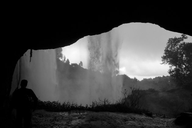 achter de waterval