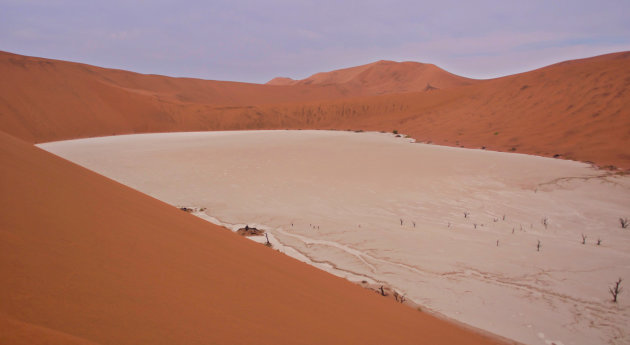 Vlakte en de duinen van DeadVlei vanaf Big Daddy