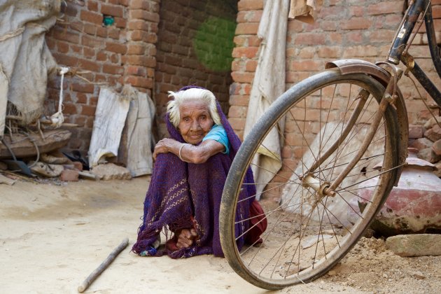 vrouw met fiets