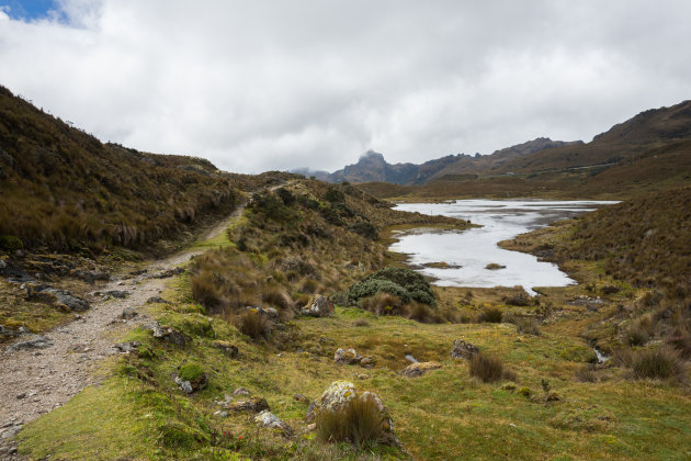 Een bewolkt en regenachtig Las Cajas NP