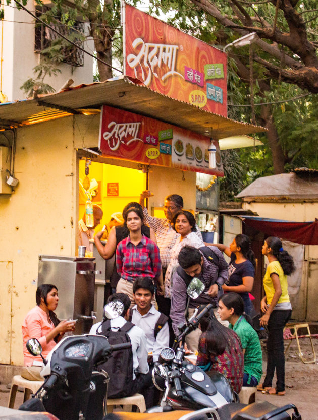 Dinnertime op straat in Pune