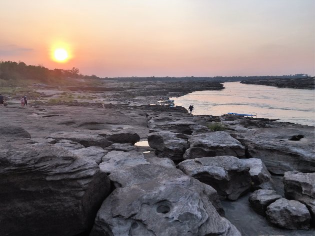 Zonsondergang over de Mekong