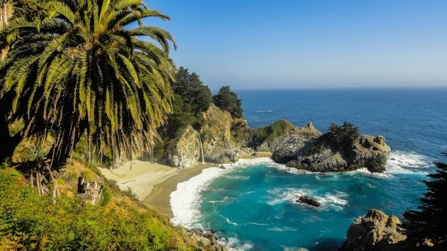 Mooie McWay Falls langs de Pacific Coast Highway