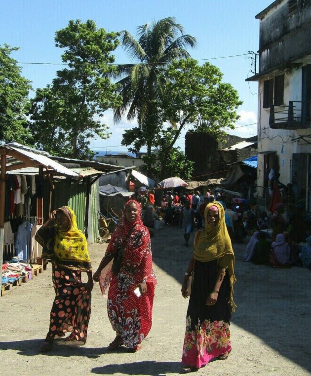 Shopaholics in Moroni 