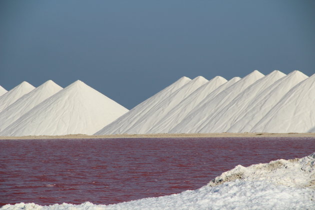 Witte zoutbergen op Bonaire