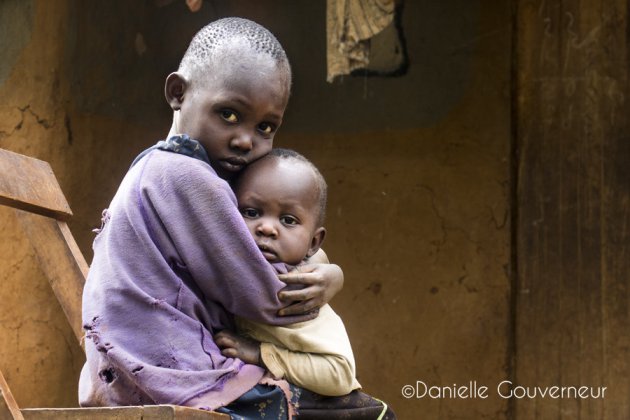 Locals in het prachtige Sipi Falls, Oeganda