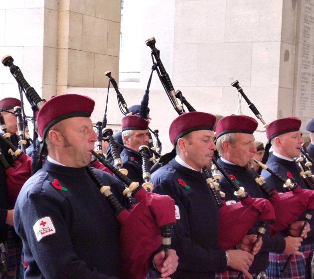 Rode Kruis doedelzakspelers te Ieper