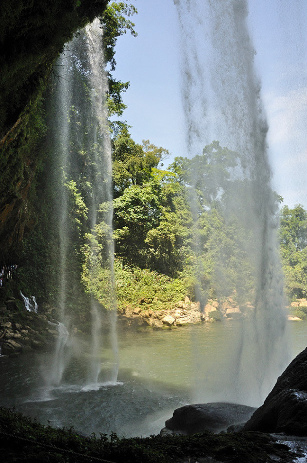 Achter de Misol Ha waterval