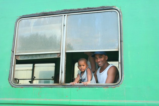 Op weg met de trein naar Ovas