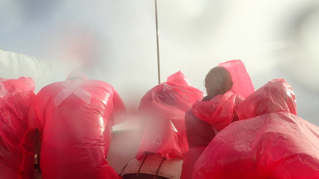 Laat je natspatten door de Niagara Falls