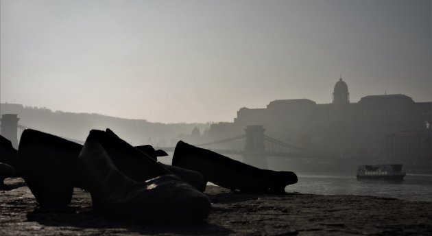 Schoenen aan de Donau