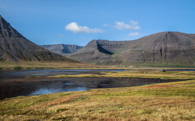 De kale bergen op de westfjorden