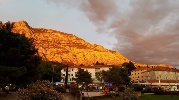 Licht boven de bergen