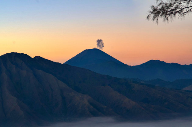 Rookpluim Semeru