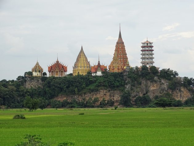 Tempelcomplex van de Wat Tham Khao Noi