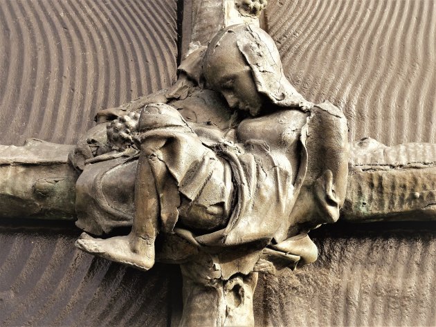 Koperen figuurtjes van de Notre Dame de la Treille