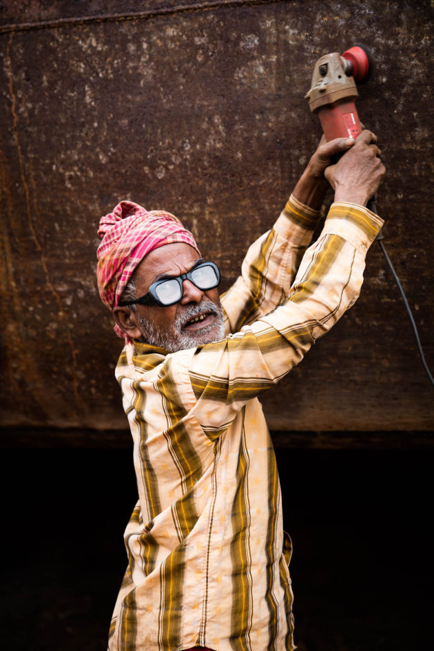 Working in a Bangladesh shipyard