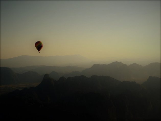 Zweven boven Vang Vieng.