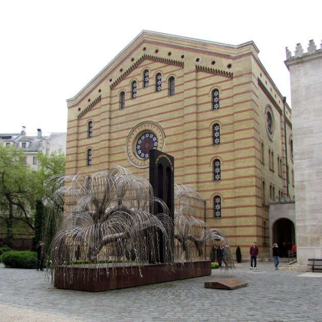 Weeping Willow monument