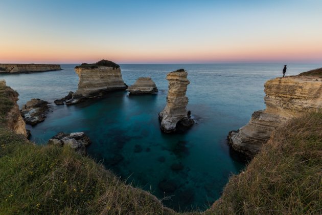 De Middellandse Zee nabij Torre Sant'Andrea in Puglia