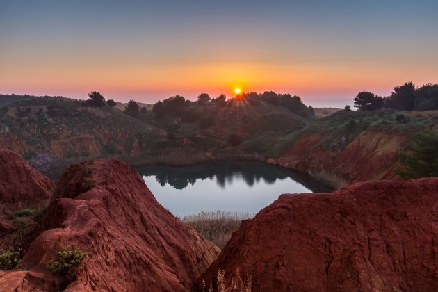 Zonsopgang boven Cava di Bauxite in Otranto