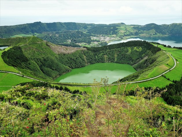 Het kratermeer Lagoa do Canario