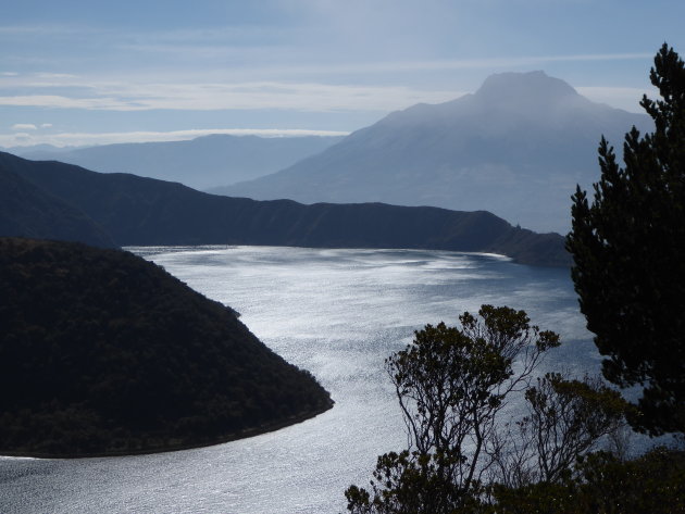 Laguna de Cuicocha - aka Cavia Meer. Met de Cayambe (5790m) op de achtergrond