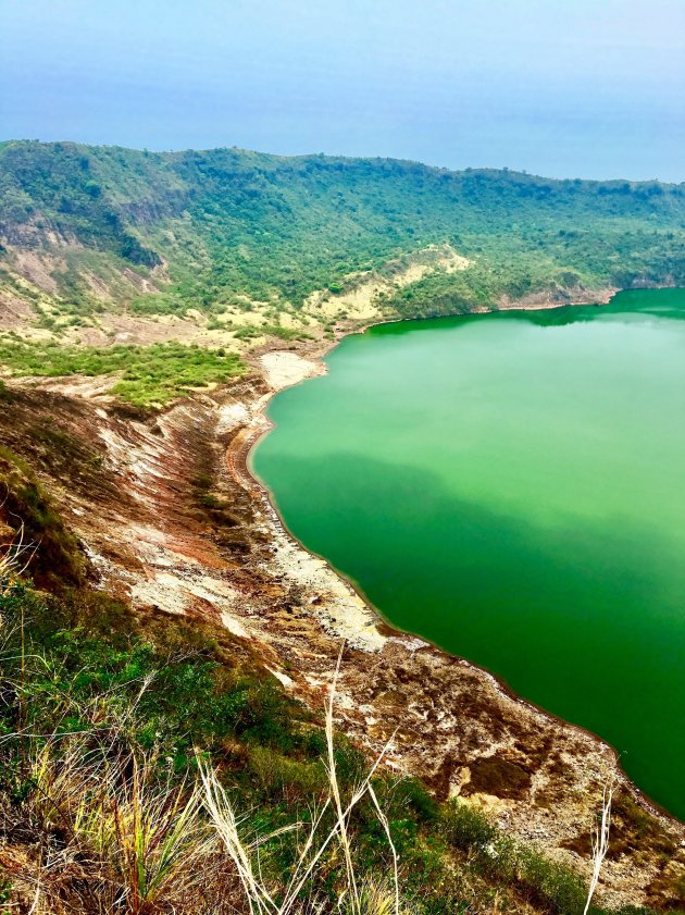 Crater lake Taal vulcano