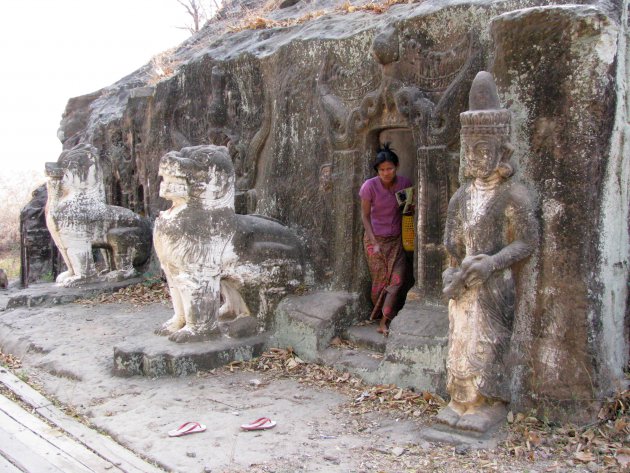 Pho Win Taung Caves