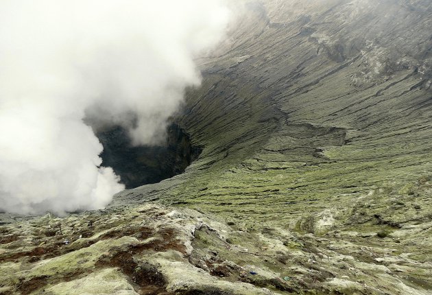 Bromo krater