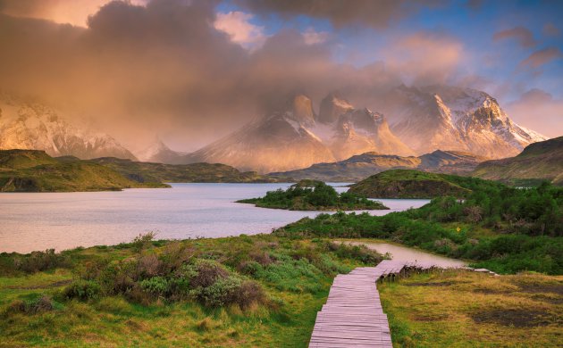 Sunrise @ Lago Pehoe