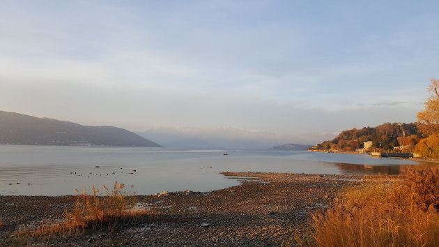 Contemplatief moment aan het lago