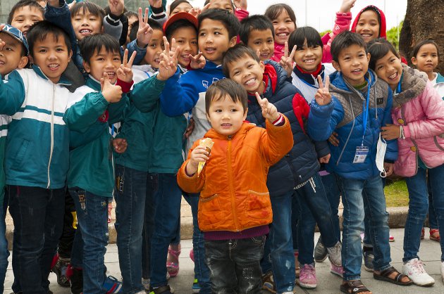 Vrolijke kinderen in Hanoi