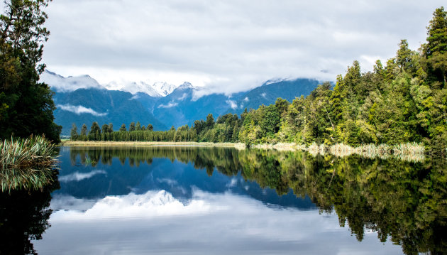 De beroemde reflecties van Lake Matheson