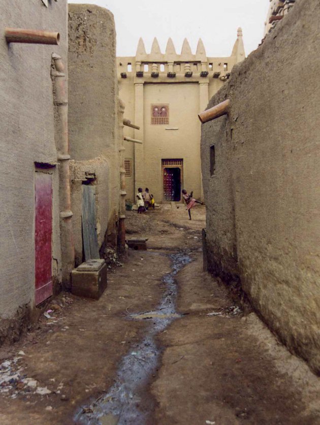 Straatbeeld in Djenne