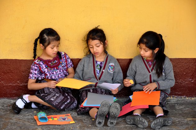 Op het schoolplein in Santiago Atitlan