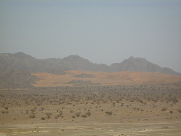 Wahibi Sands mondt uiteindelijk uit in de bergen