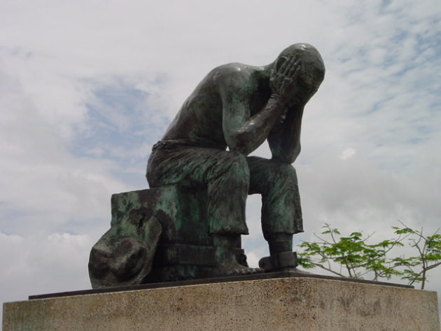 2002: Saint-Laurent-du-Maroni: standbeeld.