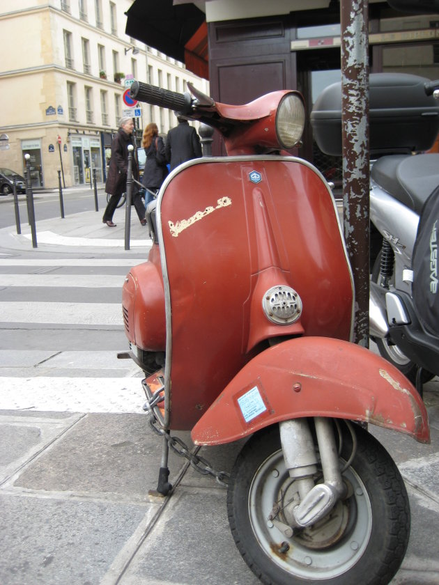 Vespa in Parijs