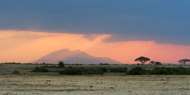 onweer en zonsondergang