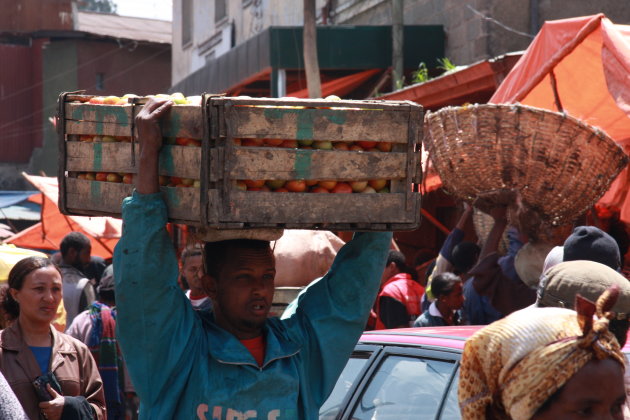 op de grootste markt van afrika