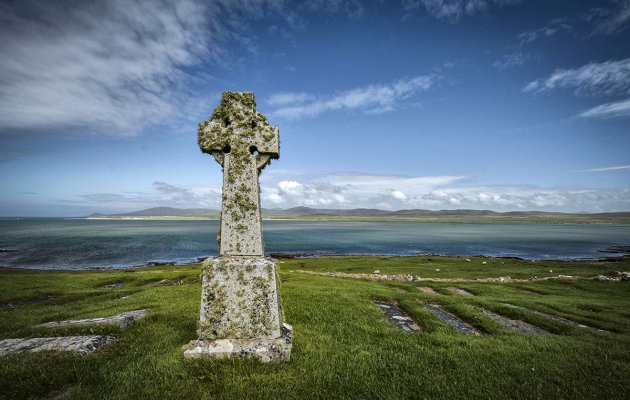 Kilnave Chapel and Cross